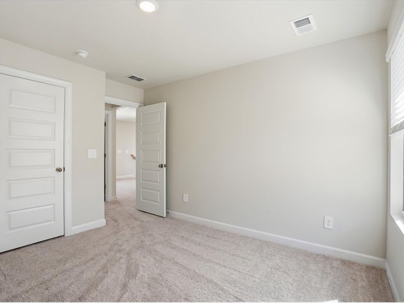 Spacious, unfurnished interior of a new home in Brayfield Manor - Heritage Collection, Wellford (Image 19).
