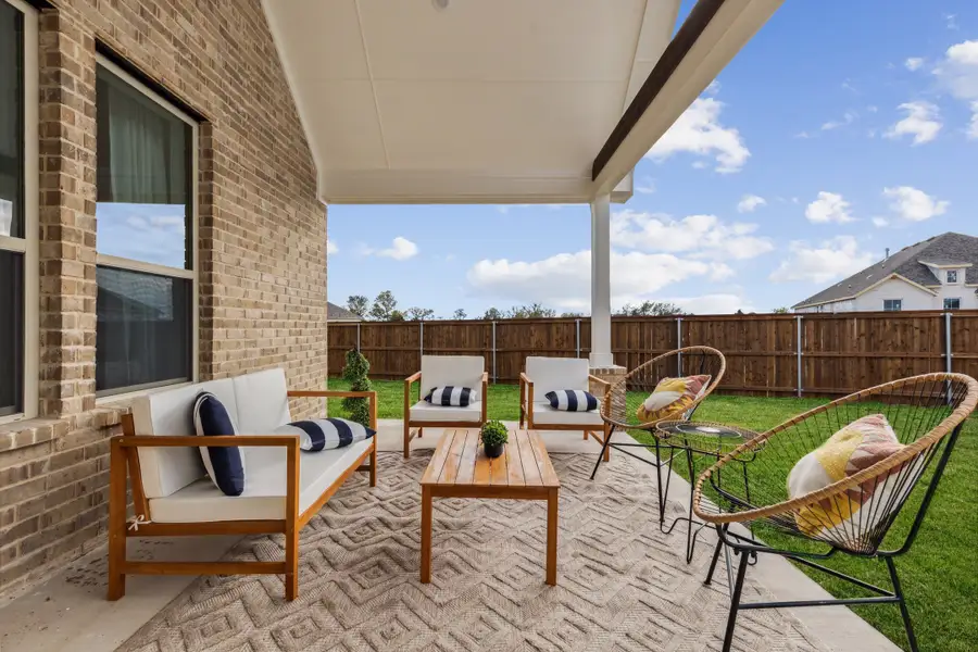 Exterior details and patio area of a home in Dove Hollow, Waxahachie (Image 3).