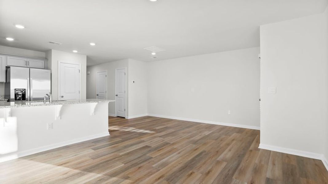 Spacious, unfurnished interior of a new home in Baxter Village, Boiling Springs (Image 19).