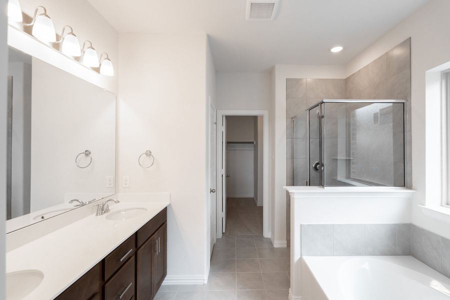 Furnished interior view inside a new home in Chalk Hill, Celina (Image 7).