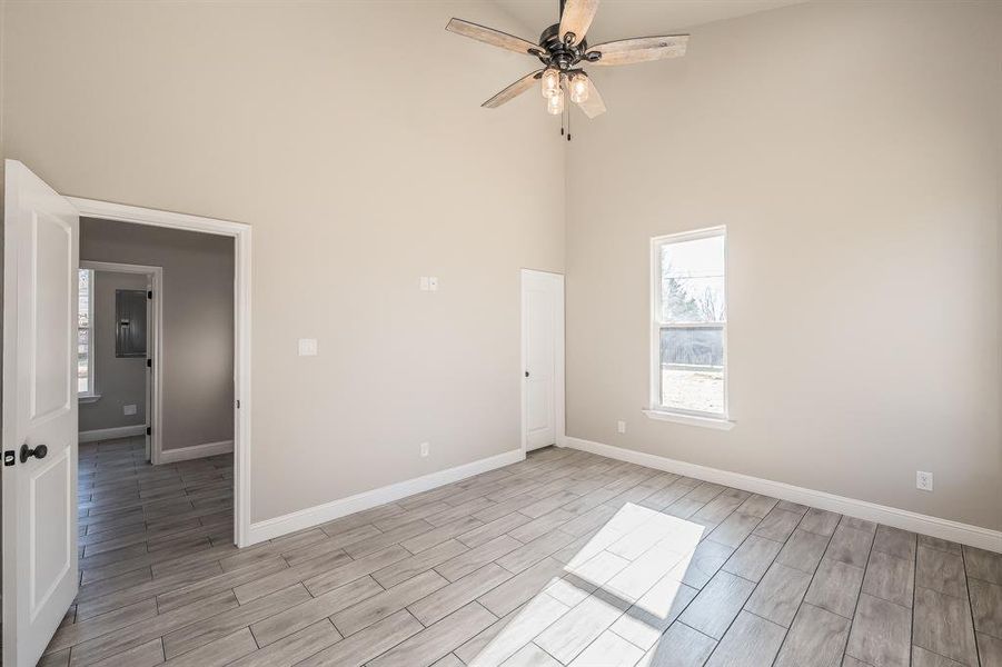 Spacious, unfurnished interior of a new home in , Bridgeport (Image 12).