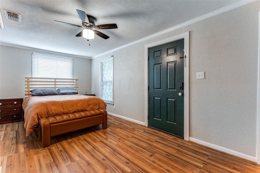 Furnished interior view inside a new home in , Weatherford (Image 9).