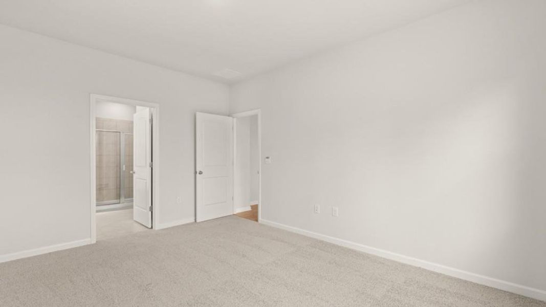 Spacious, unfurnished interior of a new home in Falcon Landing, Gainesville (Image 19).