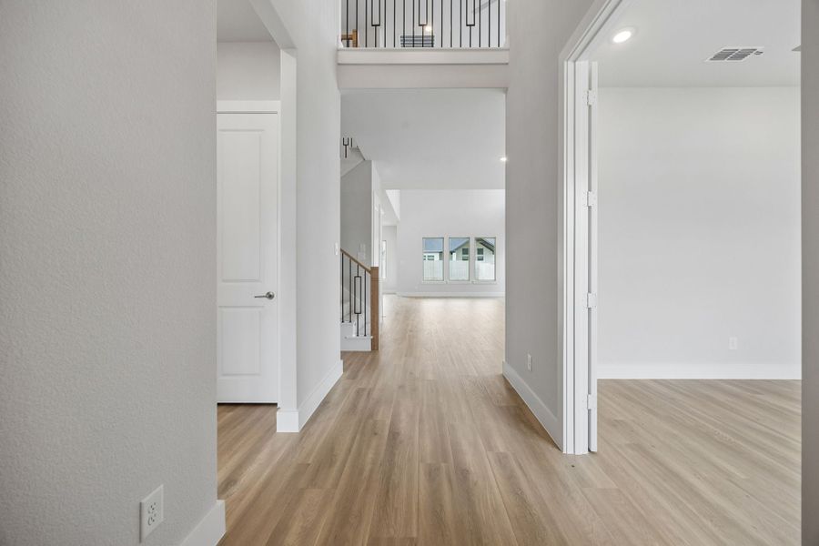 Spacious, unfurnished interior of a new home in Painted Tree Lakeside, McKinney (Image 22).