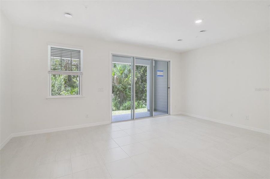 Spacious, unfurnished interior of a new home in Towns at Greenleaf, Oviedo (Image 21).