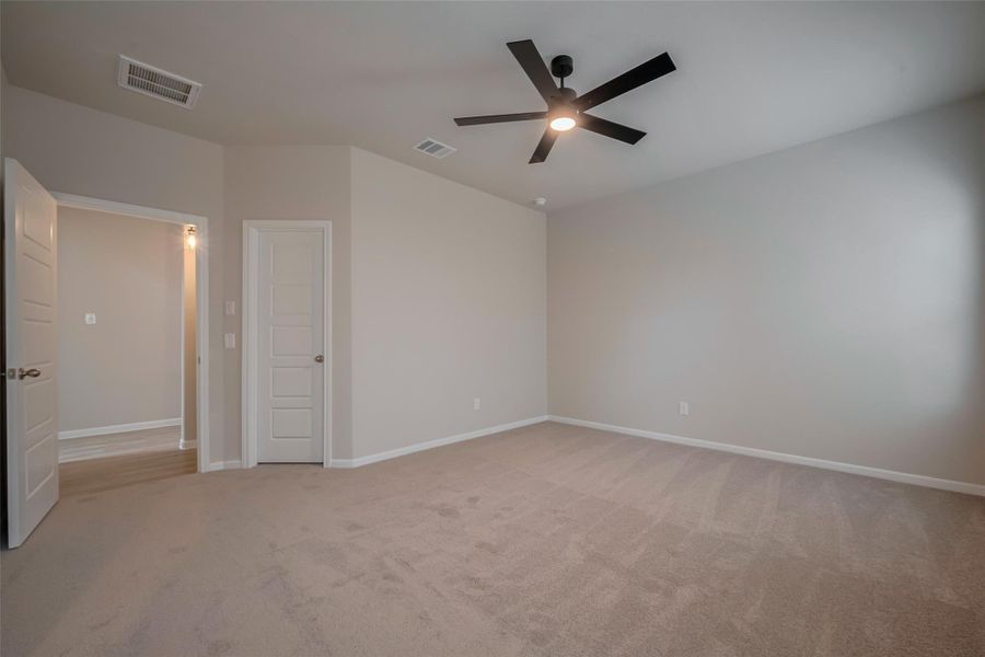 Spacious, unfurnished interior of a new home in La Segarra, Brookshire (Image 45).