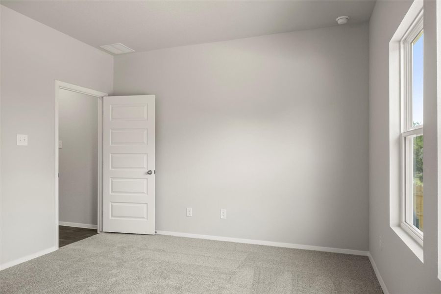 Spacious, unfurnished interior of a new home in Cloverleaf, Austin (Image 16).