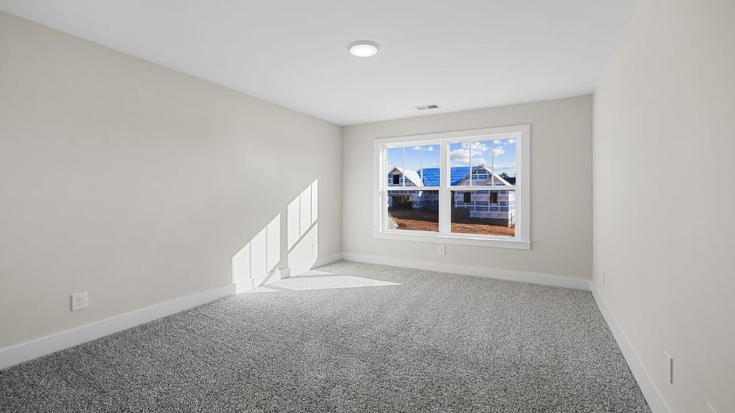 Spacious, unfurnished interior of a new home in Shadowood, Seneca (Image 17).
