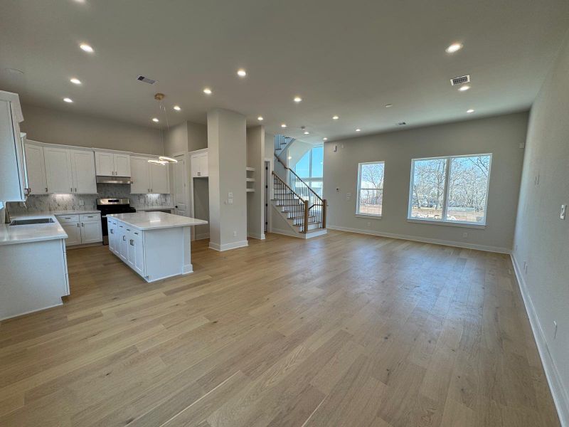 Spacious, unfurnished interior of a new home in , Houston (Image 33).