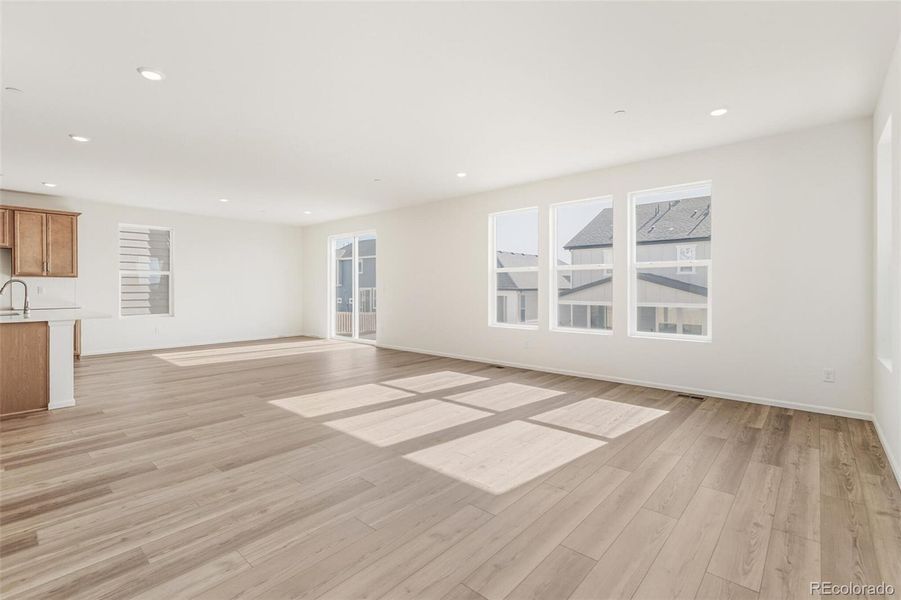 Spacious, unfurnished interior of a new home in Turnberry, Commerce City (Image 30).