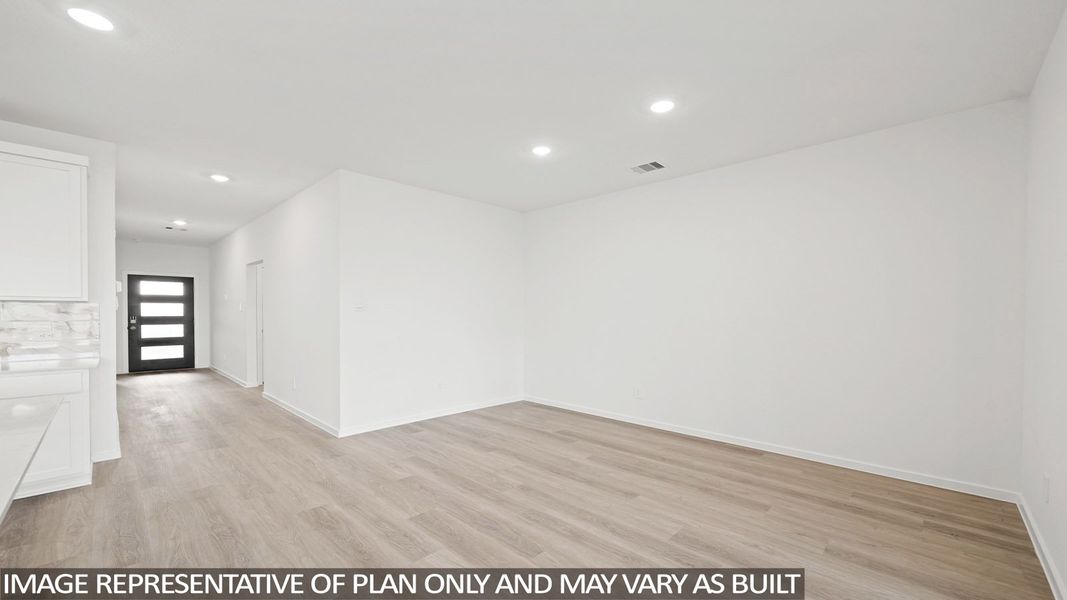 Spacious, unfurnished interior of a new home in Sunterra Lakes, Brookshire (Image 11).