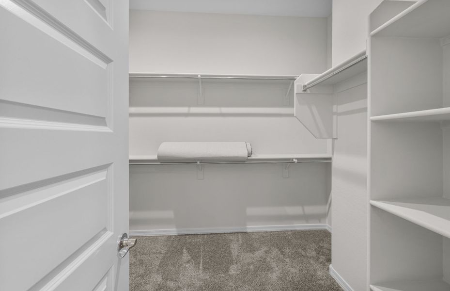 Spacious, unfurnished interior of a new home in Artisan at Asante, Surprise (Image 22).