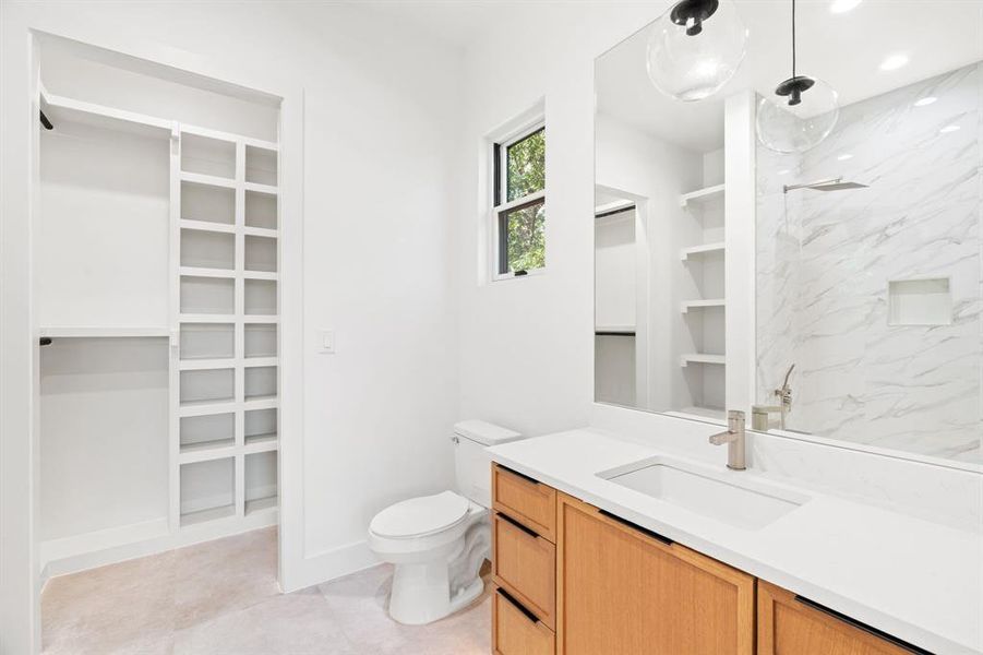 Furnished interior view inside a new home in , Dallas (Image 13).