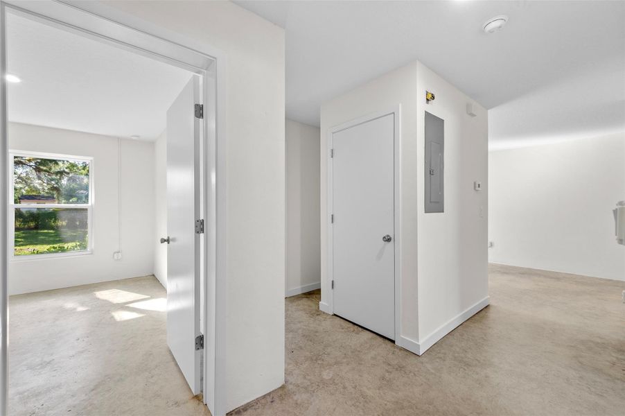 Spacious, unfurnished interior of a new home in , Fort Pierce (Image 11).