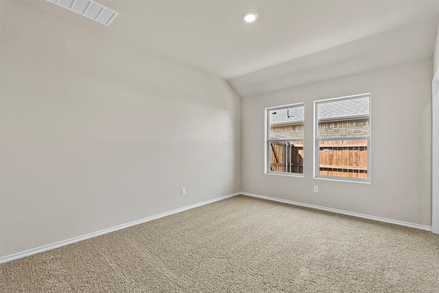 Spacious, unfurnished interior of a new home in Meadowbrook Estates, Cleburne (Image 14).