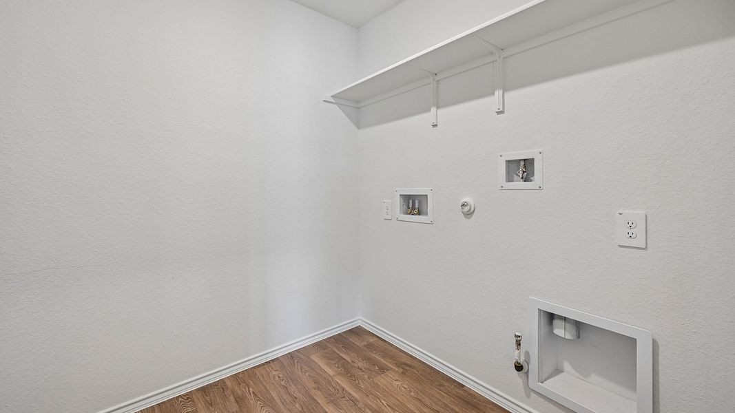 Spacious, unfurnished interior of a new home in Watermill, Uhland (Image 24).