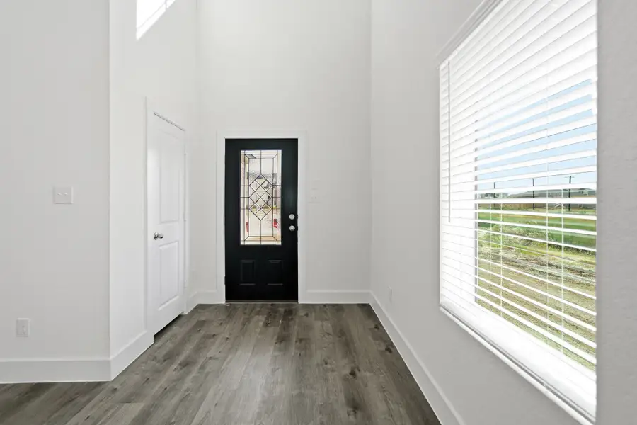 Spacious, unfurnished interior of a new home in Garden Grove, San Antonio (Image 12).