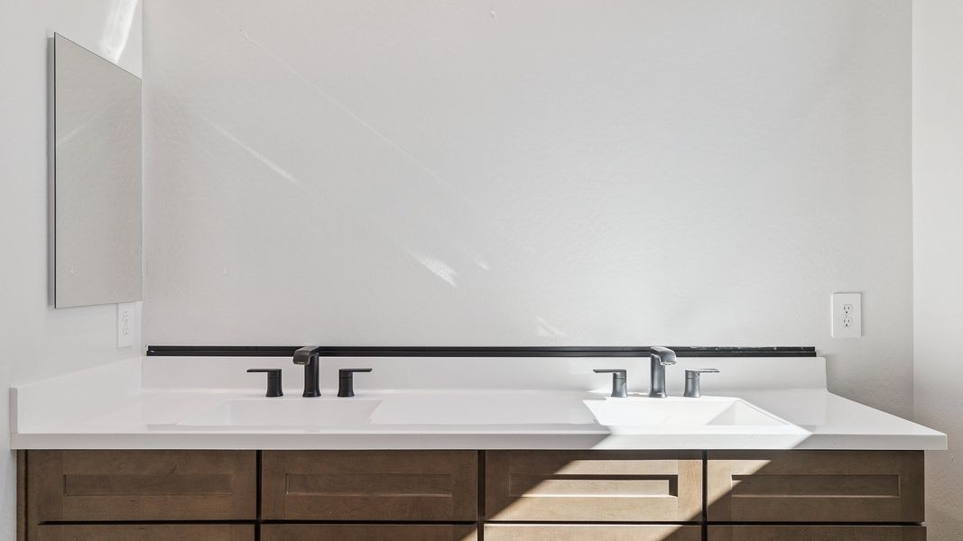 Representative interior finishes for a home built from the Crow by D.R. Horton in The Ridge at Stone Butte, Phoenix (Image 15).