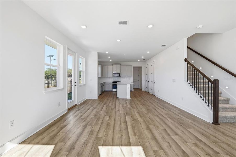 Spacious, unfurnished interior of a new home in Vivir, Valrico (Image 38).