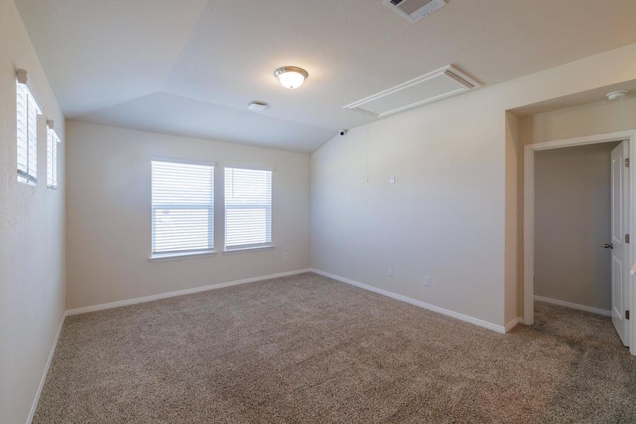 Spacious, unfurnished interior of a new home in , Manor (Image 38).