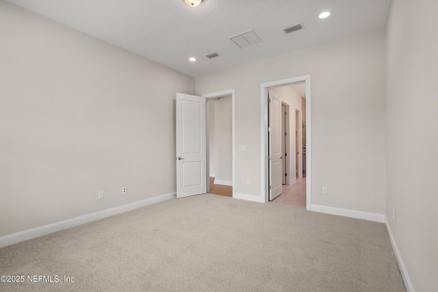 Spacious, unfurnished interior of a new home in Madeira, St. Augustine (Image 26).