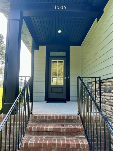 Exterior details and patio area of a home in Cross Creek Golf Club, Seneca (Image 3).
