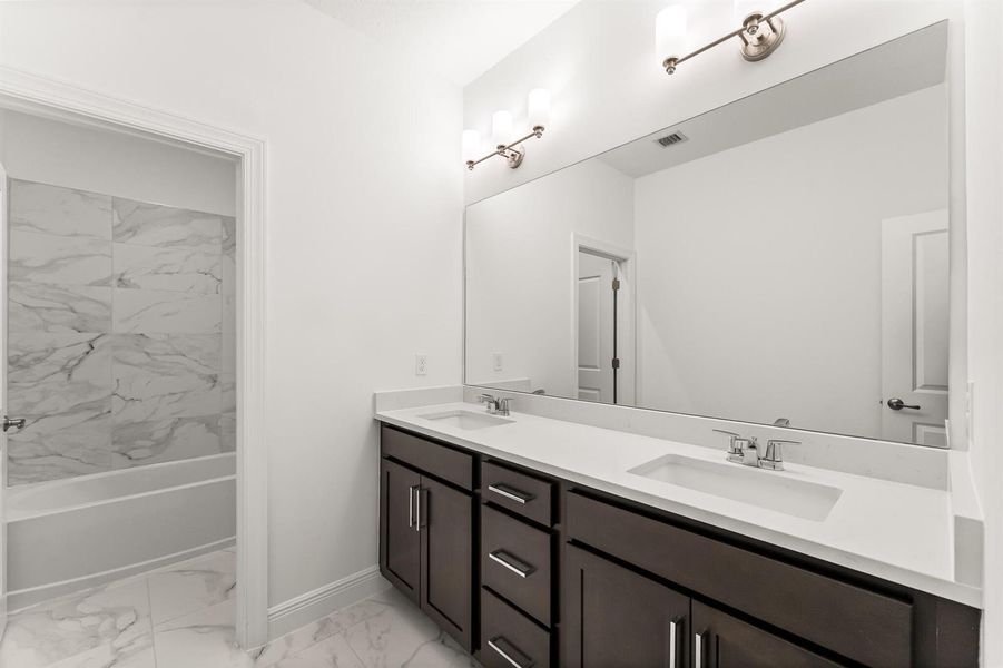 US_SEF_FELICIA_LOT 222_BATH 2 2 US_SEF_FELICIA_LOT 222_BATH 2 2