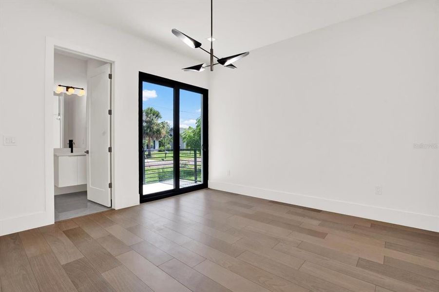 Spacious, unfurnished interior of a new home in , Tampa (Image 14).