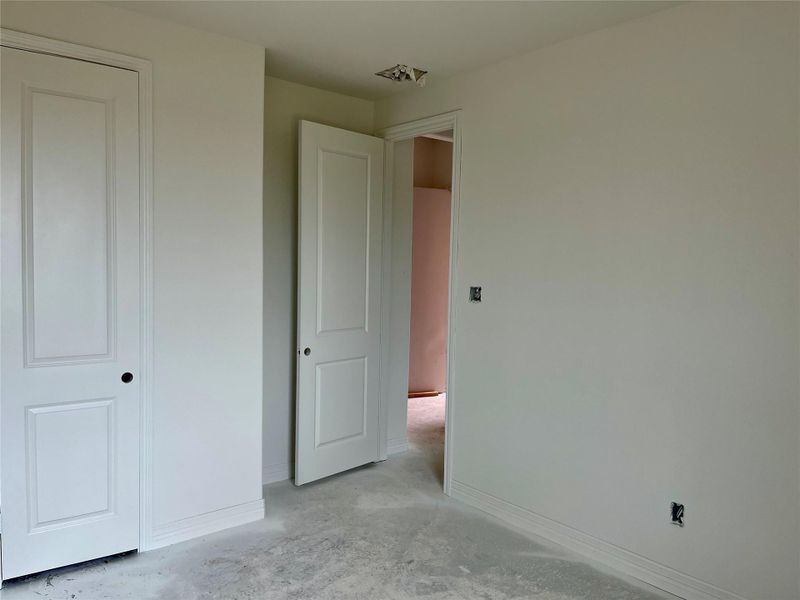 Image 30 of a home in Oakwood Estates.