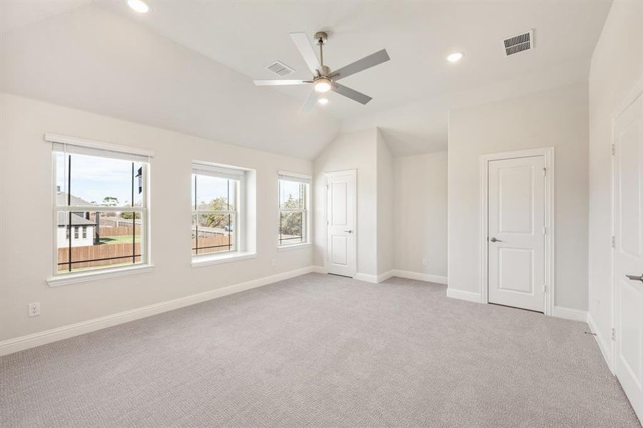 Spacious, unfurnished interior of a new home in Triple Diamond Ranch, Mansfield (Image 27).