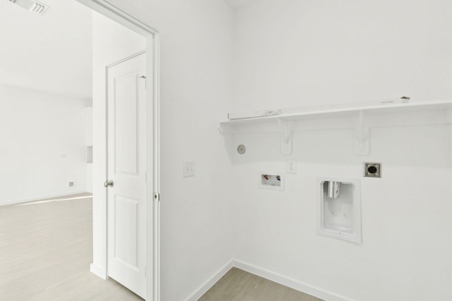 Spacious, unfurnished interior of a new home in Windcress, Baytown (Image 26).