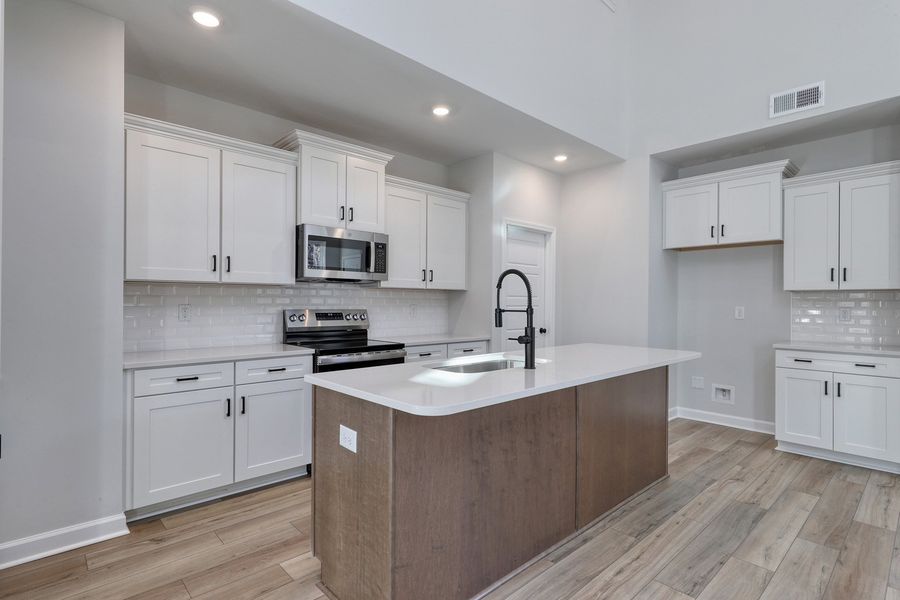 Furnished interior view inside a new home in Bally Castle, Murrells Inlet (Image 9).