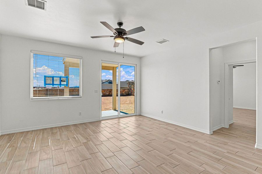 Spacious, unfurnished interior of a new home in Emerald Estates, Horizon City (Image 43). Spacious, unfurnished interior of a new home in Emerald Estates, Horizon City (Image 43).