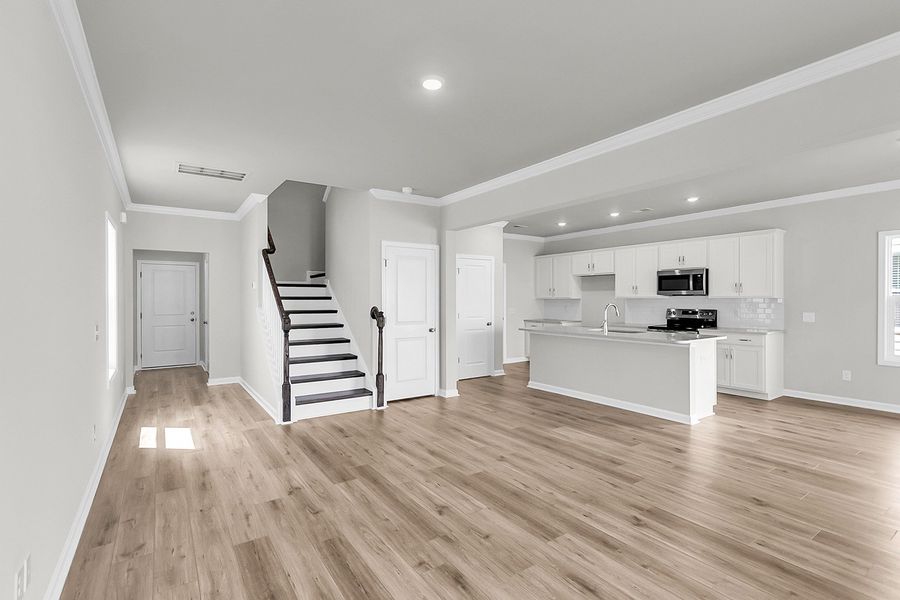 Spacious, unfurnished interior of a new home in Central Creek, Goose Creek (Image 31).