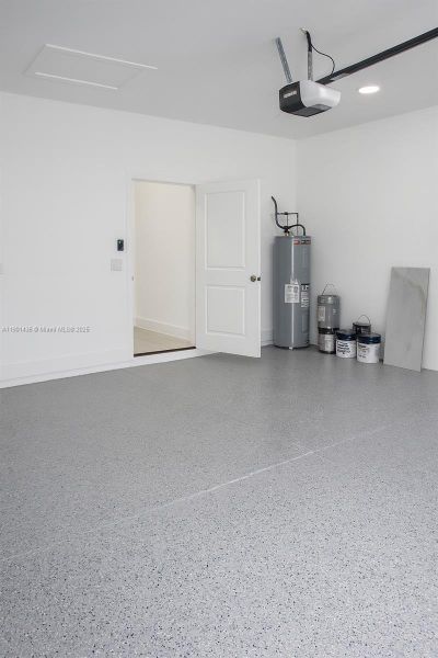 Spacious, unfurnished interior of a new home in , Lehigh Acres (Image 12).