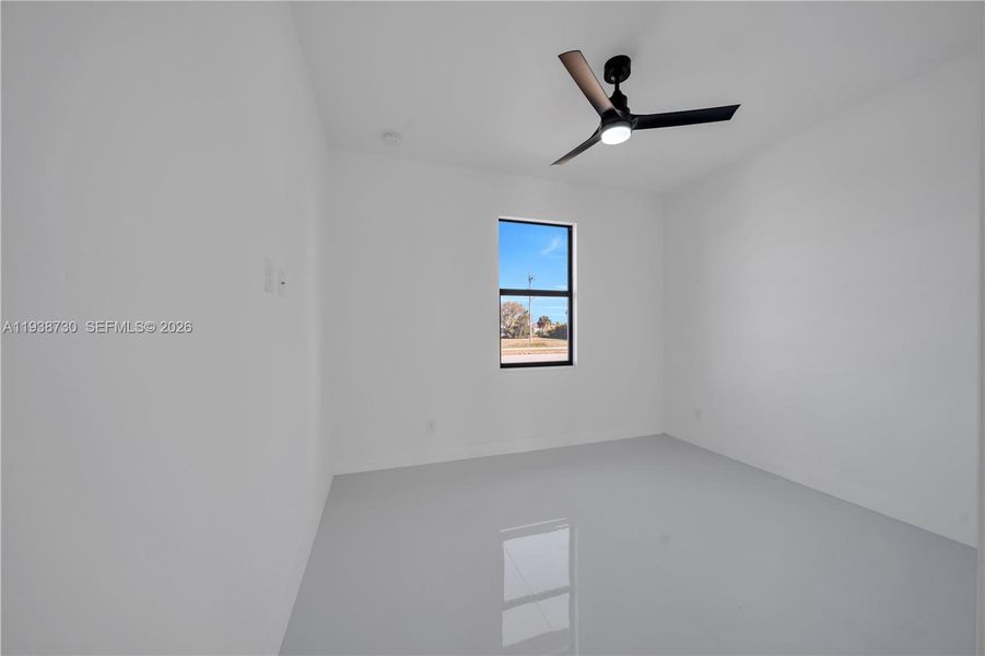 Spacious, unfurnished interior of a new home in , Cape Coral (Image 22).