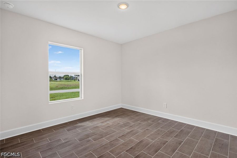 Spacious, unfurnished interior of a new home in Cape Coral, Cape Coral (Image 22).
