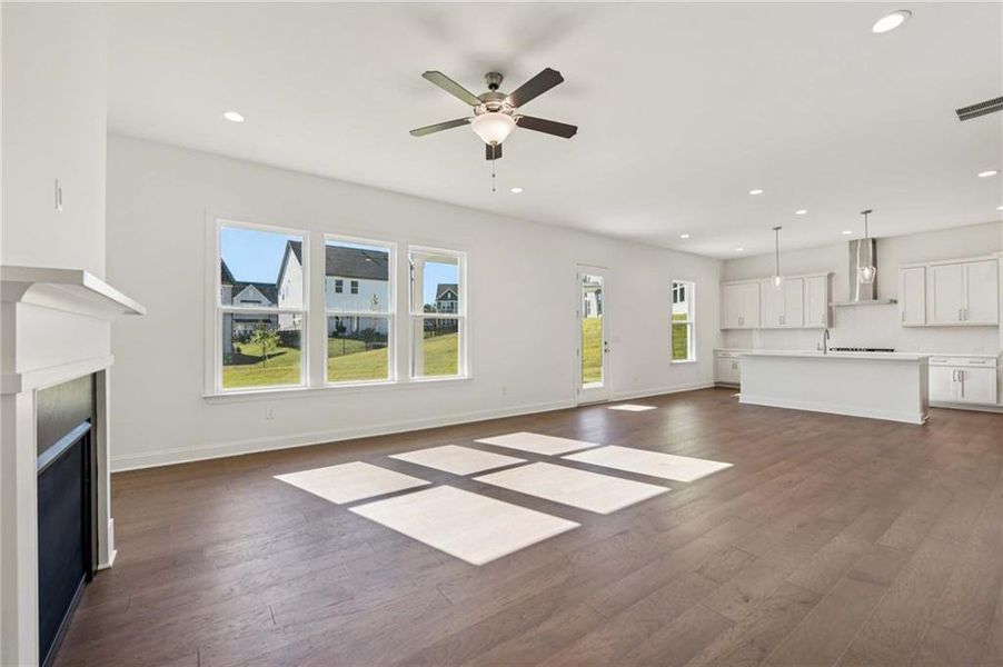 Spacious, unfurnished interior of a new home in East Harbor II at Chestatee, Dawsonville (Image 30).