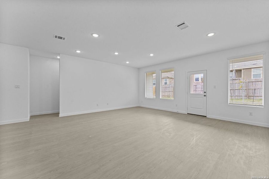 Spacious, unfurnished interior of a new home in Sky Ranch, New Braunfels (Image 25).