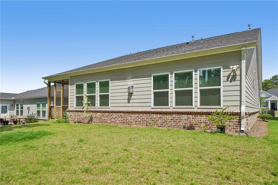 Exterior details and patio area of a home in Bennett Park, Grayson (Image 22).
