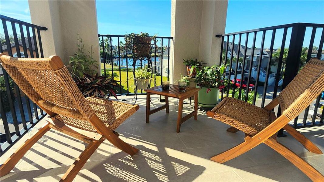 Exterior details and patio area of a home in , New Port Richey (Image 32).