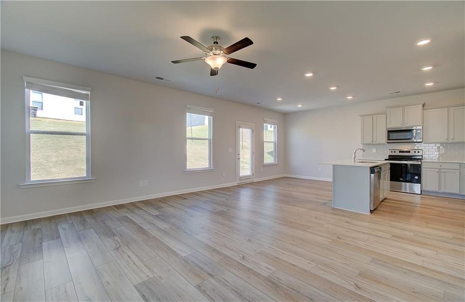 Spacious, unfurnished interior of a new home in Chapel Hill, Newnan (Image 10).