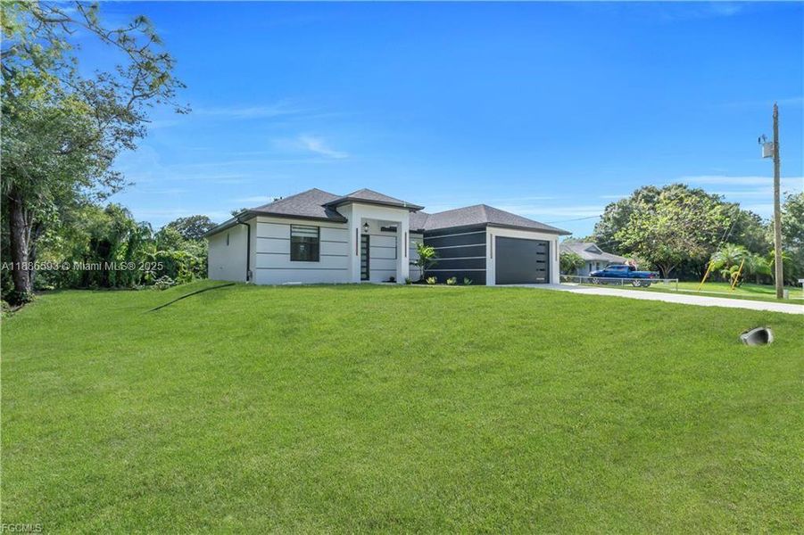 Exterior details and patio area of a home in , Lehigh Acres (Image 4). Exterior details and patio area of a home in , Lehigh Acres (Image 4).