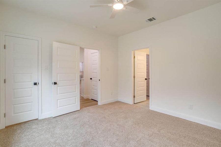 Spacious, unfurnished interior of a new home in , Granbury (Image 33). Spacious, unfurnished interior of a new home in , Granbury (Image 33).