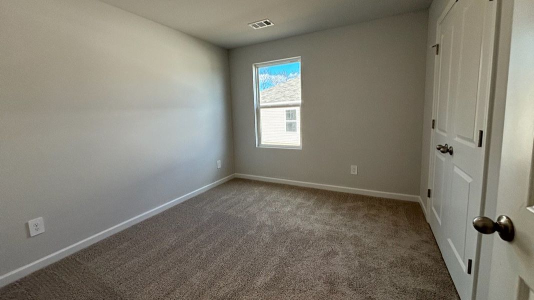 Spacious, unfurnished interior of a new home in Saddle Trace, Lewisburg (Image 13).
