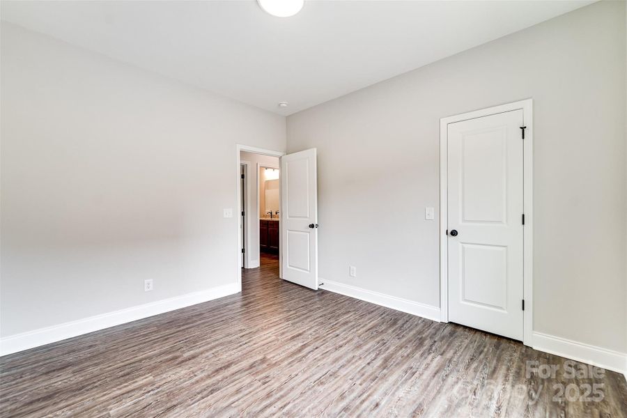 Spacious, unfurnished interior of a new home in , Franklin (Image 18).