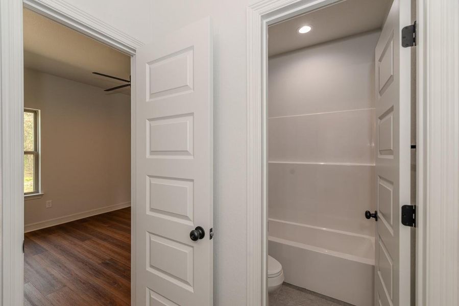 Spacious, unfurnished interior of a new home in , Beaumont (Image 41).