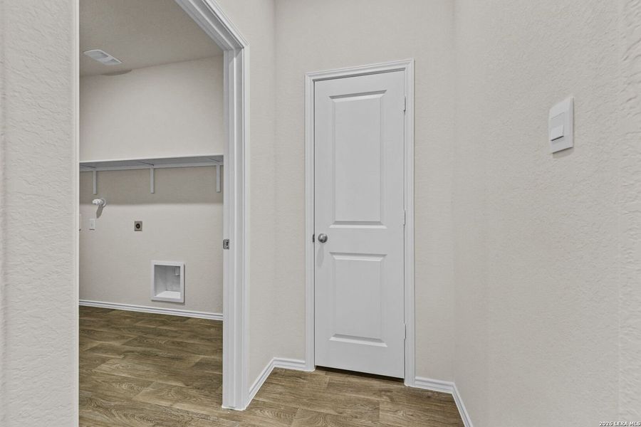 Spacious, unfurnished interior of a new home in Hunters Ranch, San Antonio (Image 30).