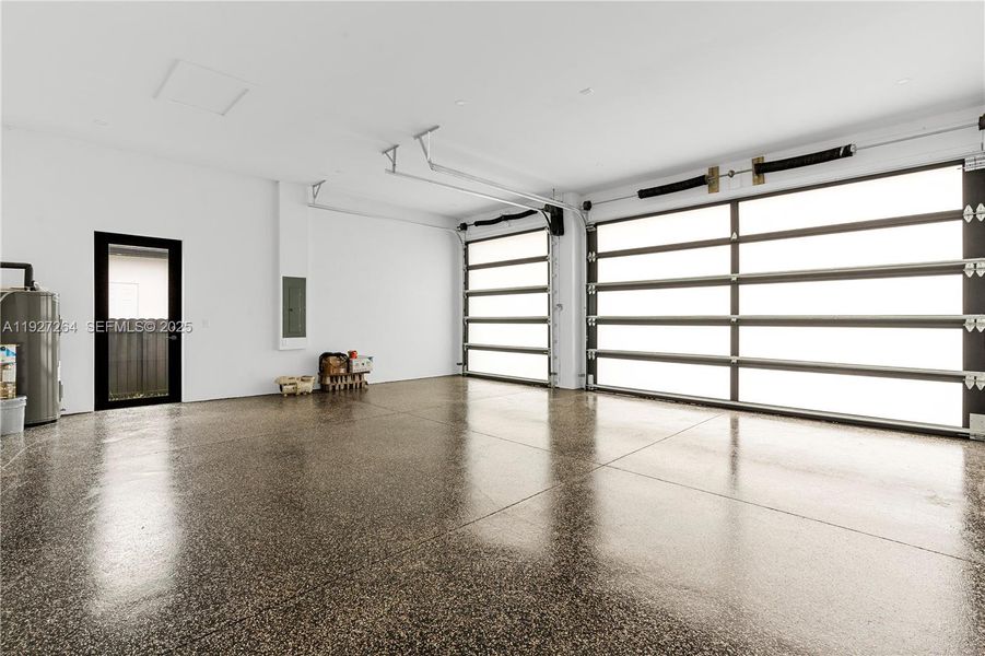 Spacious, unfurnished interior of a new home in , Cape Coral (Image 42). Spacious, unfurnished interior of a new home in , Cape Coral (Image 42).