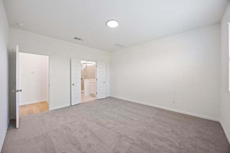 Spacious, unfurnished interior of a new home in Trinity Ranch, Elgin (Image 19).